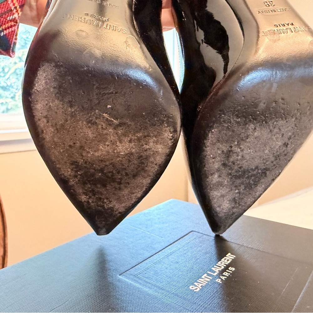 Saint Laurent Glossy Black Heels with Logo Detail - Picture 6 of 8